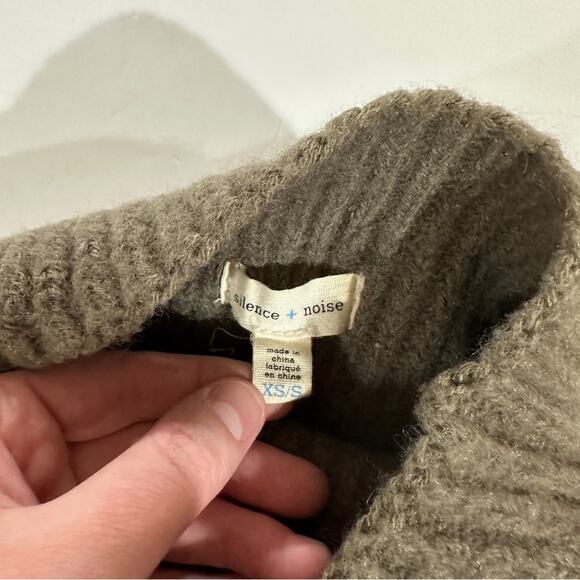 Urban Outfitters Silence + Noise Gunner‎ Plaid Long Sleeve Sweater Size XS/S - Picture 5 of 9